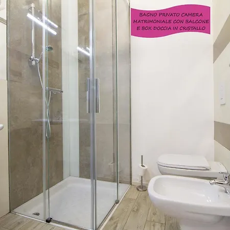 Le Dimore In Centro Con Parcheggio E Self Check-in Affittacamere