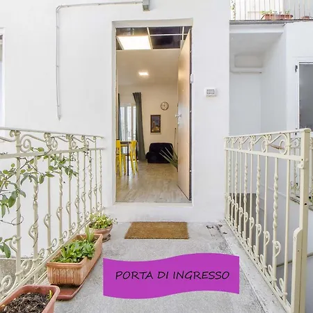 Le Dimore In Centro Con Parcheggio E Self Check-in Affittacamere
