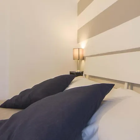 Le Dimore In Centro Con Parcheggio E Self Check-in Pensjonat 3*