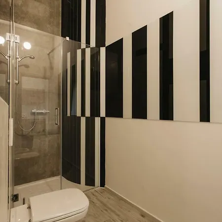 Le Dimore In Centro Con Parcheggio E Self Check-in Affittacamere 4*