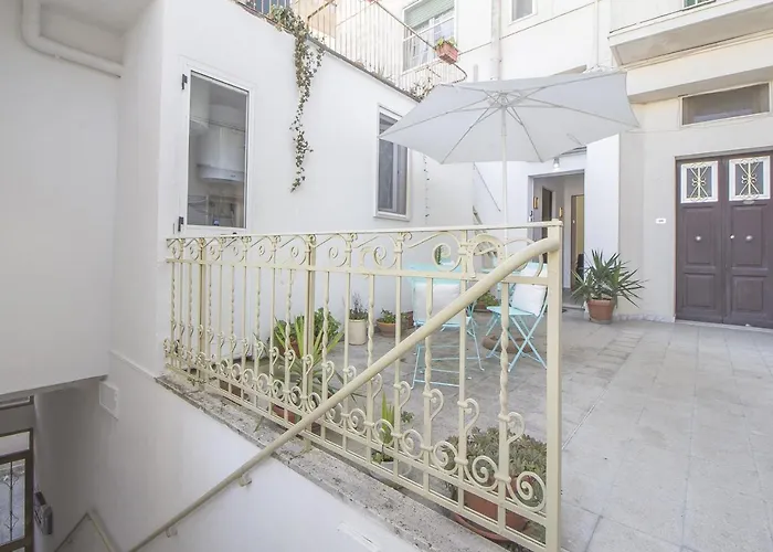 Le Dimore In Centro Con Parcheggio E Self Check-in Affittacamere 4*