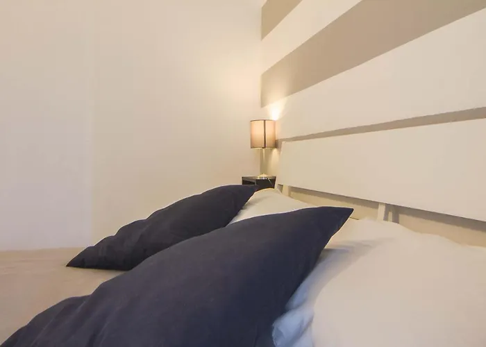 Le Dimore In Centro Con Parcheggio E Self Check-in Affittacamere 4*