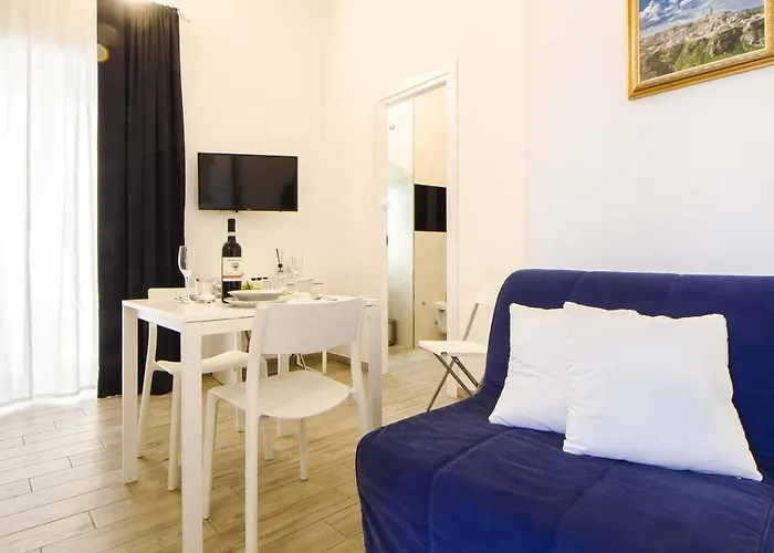 Le Dimore In Centro Con Parcheggio E Self Check-in Affittacamere 4*