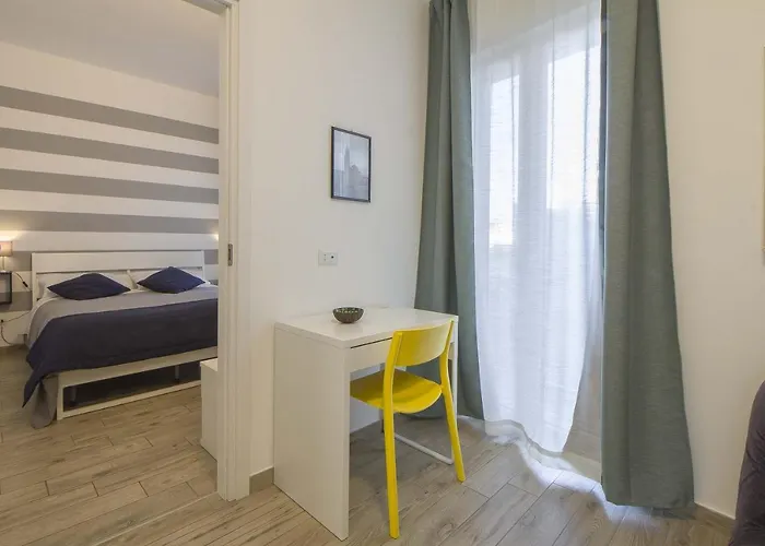 Le Dimore In Centro Con Parcheggio E Self Check-in Affittacamere